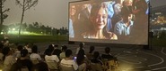 （美女互操免费看看转载）成都秋夜“新耍法”：到公园看坝坝电影